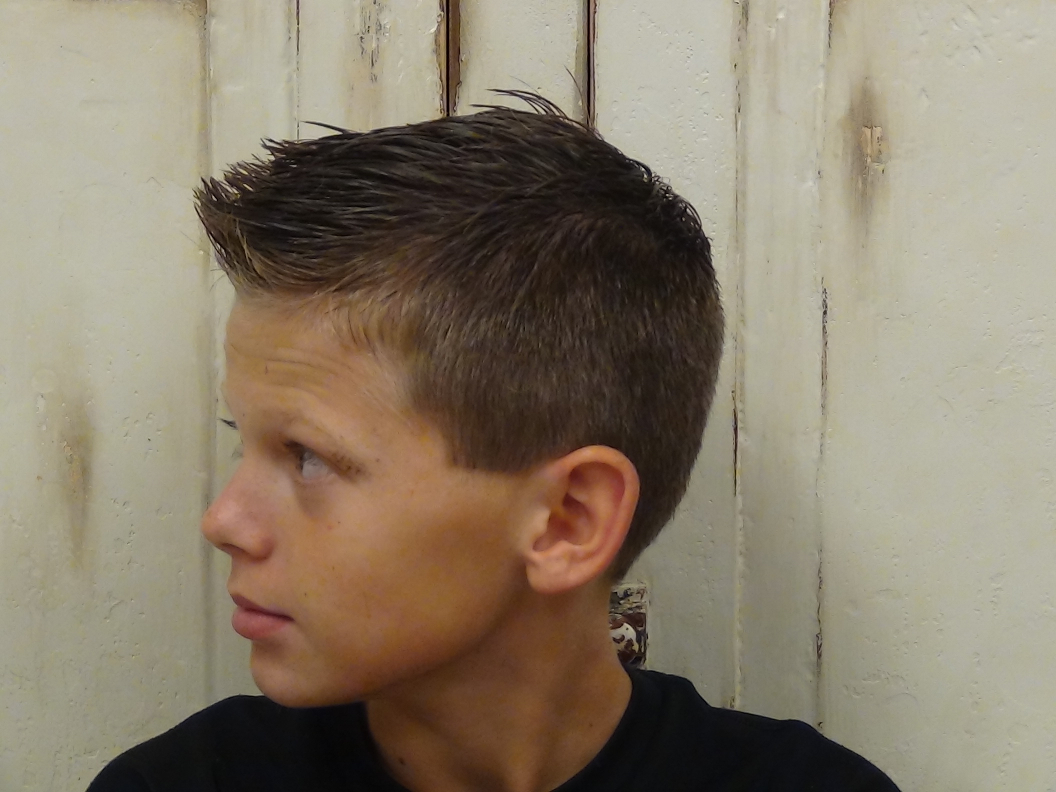 Стрижка для подростка мальчика 2024 год. Причёски для мальчиков. Стрижки для мальчиков. Прическа для подростка мальчика. Причёски для мальчиков модные.